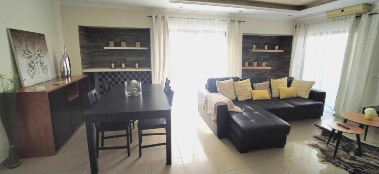 Bel Appartement: Coeur D'albufeira Près De Oura *