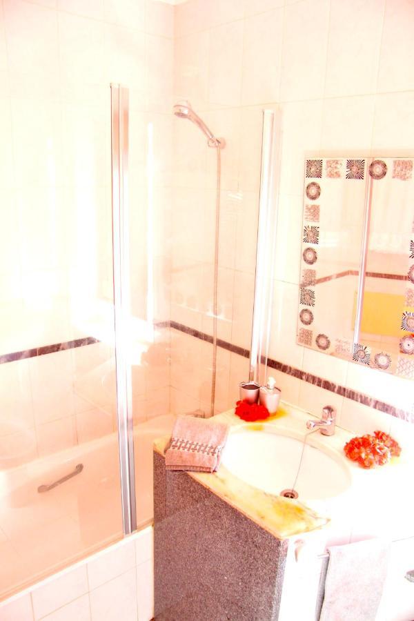 3 Bedrooms At 700 M Away From The Beach With View Terrace And Wifi Apartment Albufeira