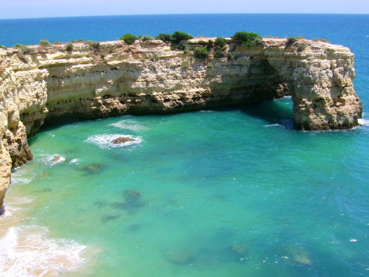 3 Bedrooms At 700 M Away From The Beach With View Terrace And Wifi Apartamento