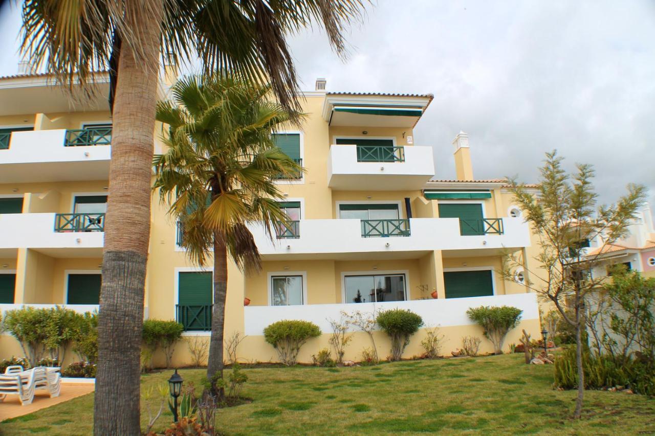 Apartment 2 Bedrooms With Shared Pool Enclosed Garden And Wifi At 5 Km Away From The Albufeira