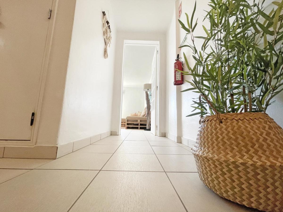 Apartamento Beachfront Oura - 100m Beach, Seaview, Garage, 300m Strip