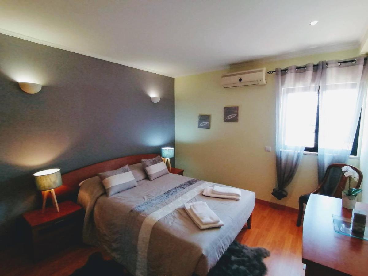Bel Appartement: Coeur D'albufeira Près De Oura Apartment