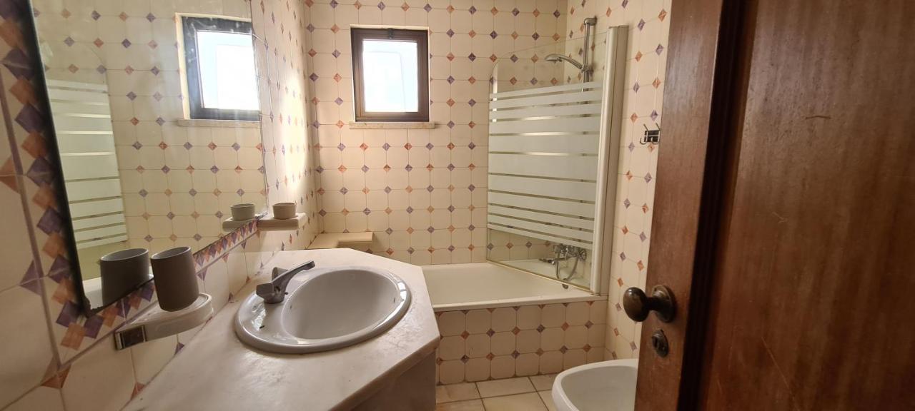 402 - Oura - 2 Bedroomed - Sea View Apartamento