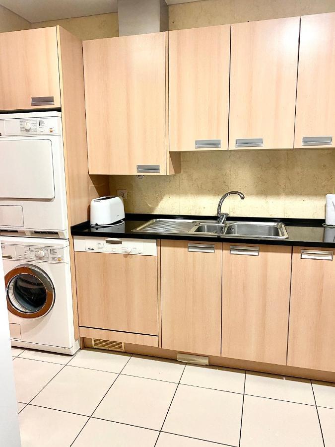 Apartment Beachfront Flat, Private Parking, Pools, Sea At Less Than 200 M (adults Only) *