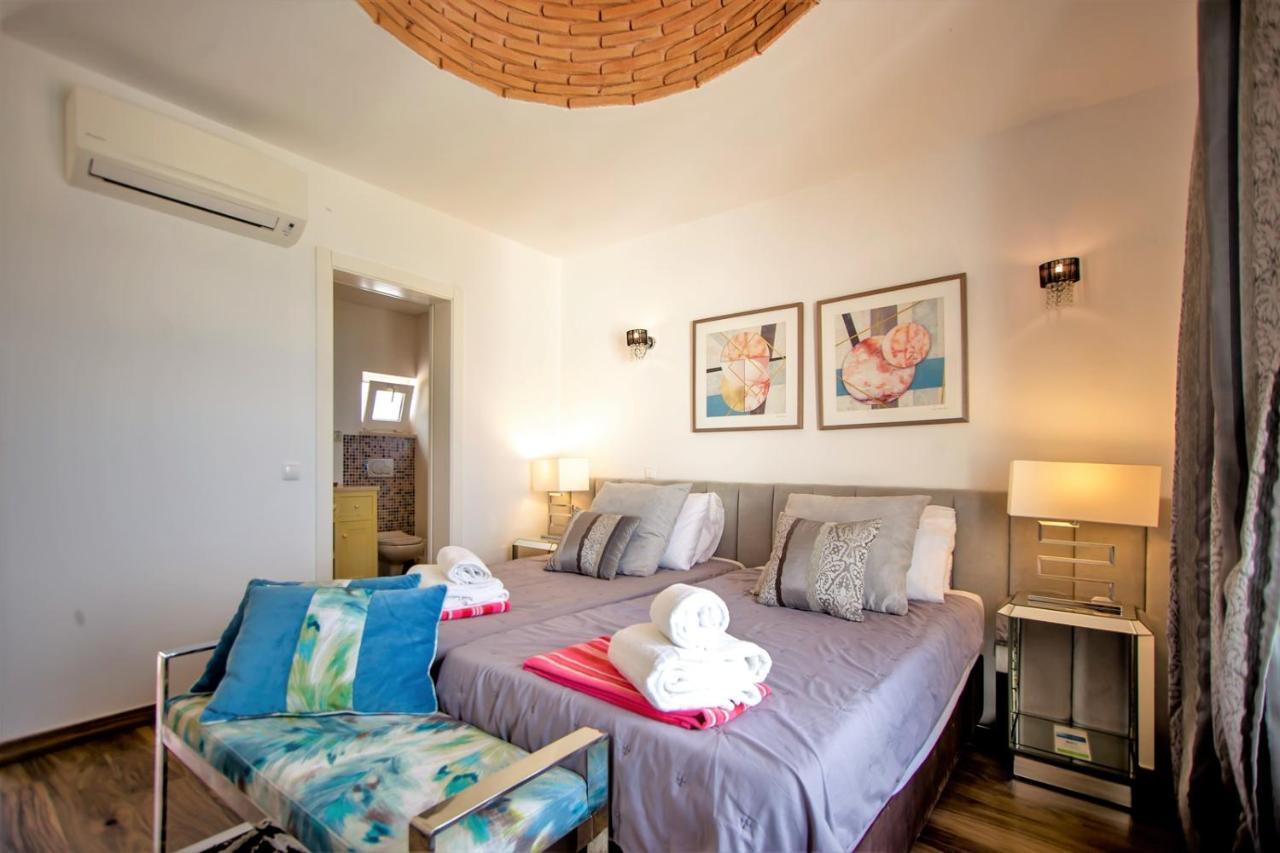 Luxurious Beachfront De La With Private Acces * Albufeira