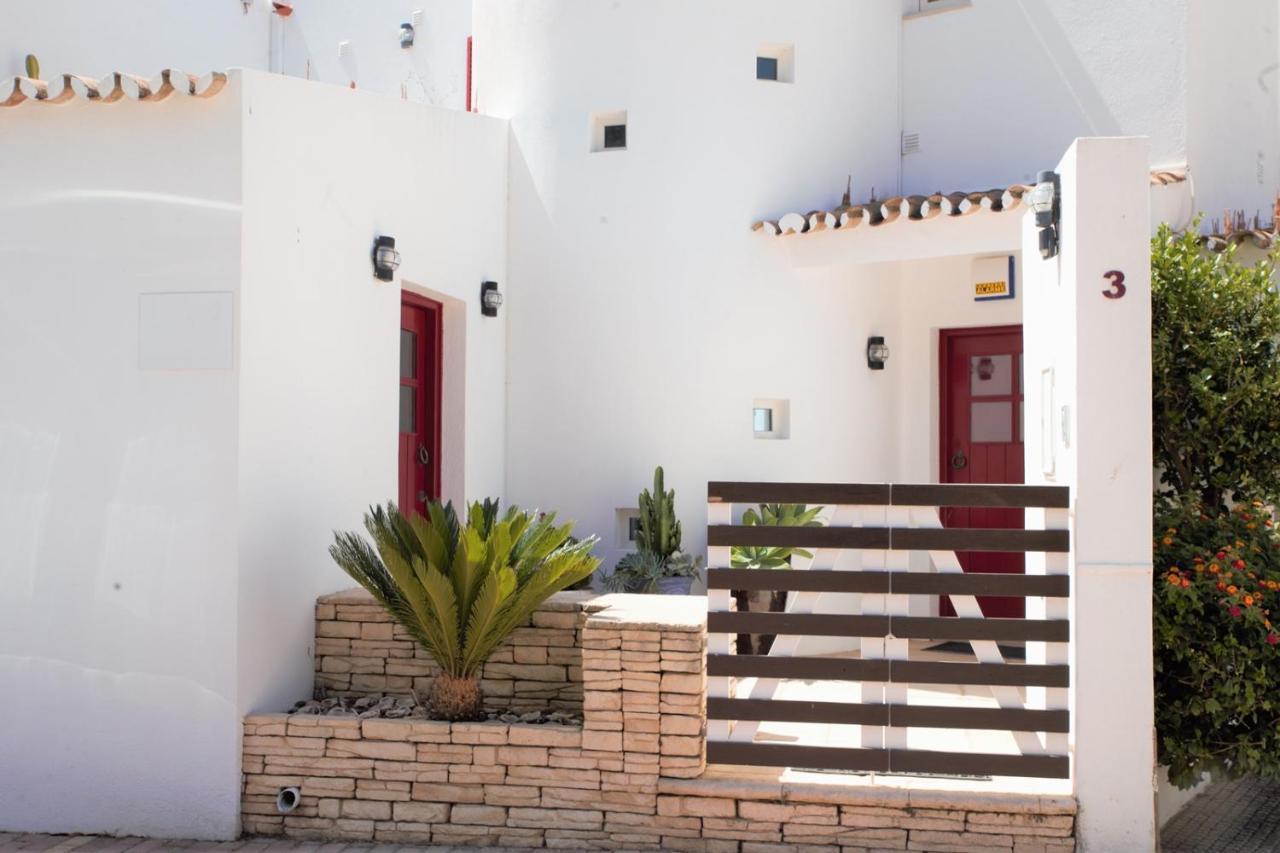 Luxurious Beachfront De La With Private Acces Villa