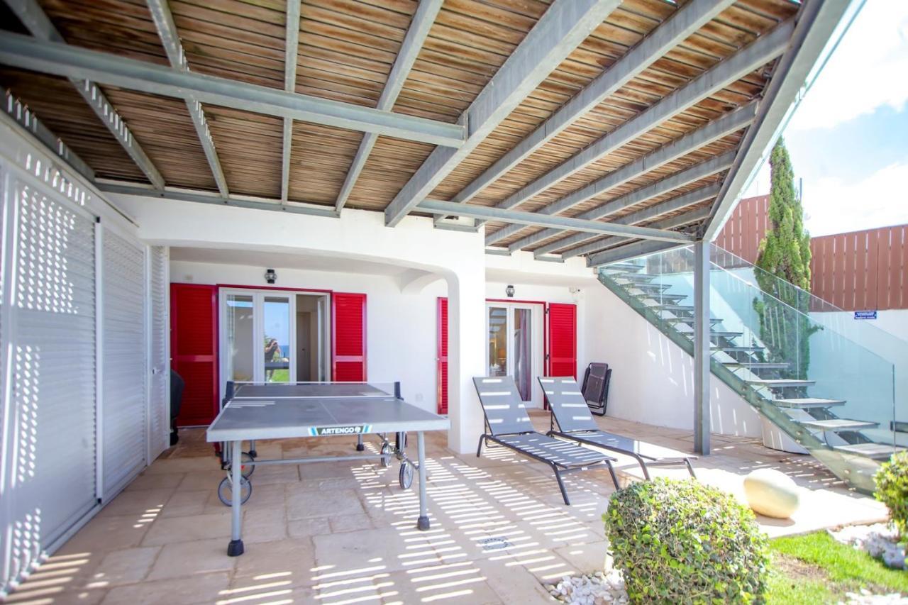 Luxurious Beachfront De La With Private Acces Villa