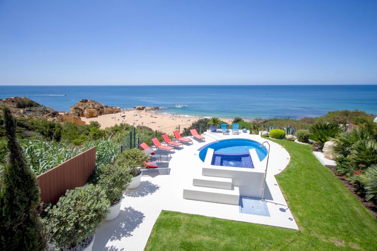 Luxurious Beachfront De La With Private Acces Villa *