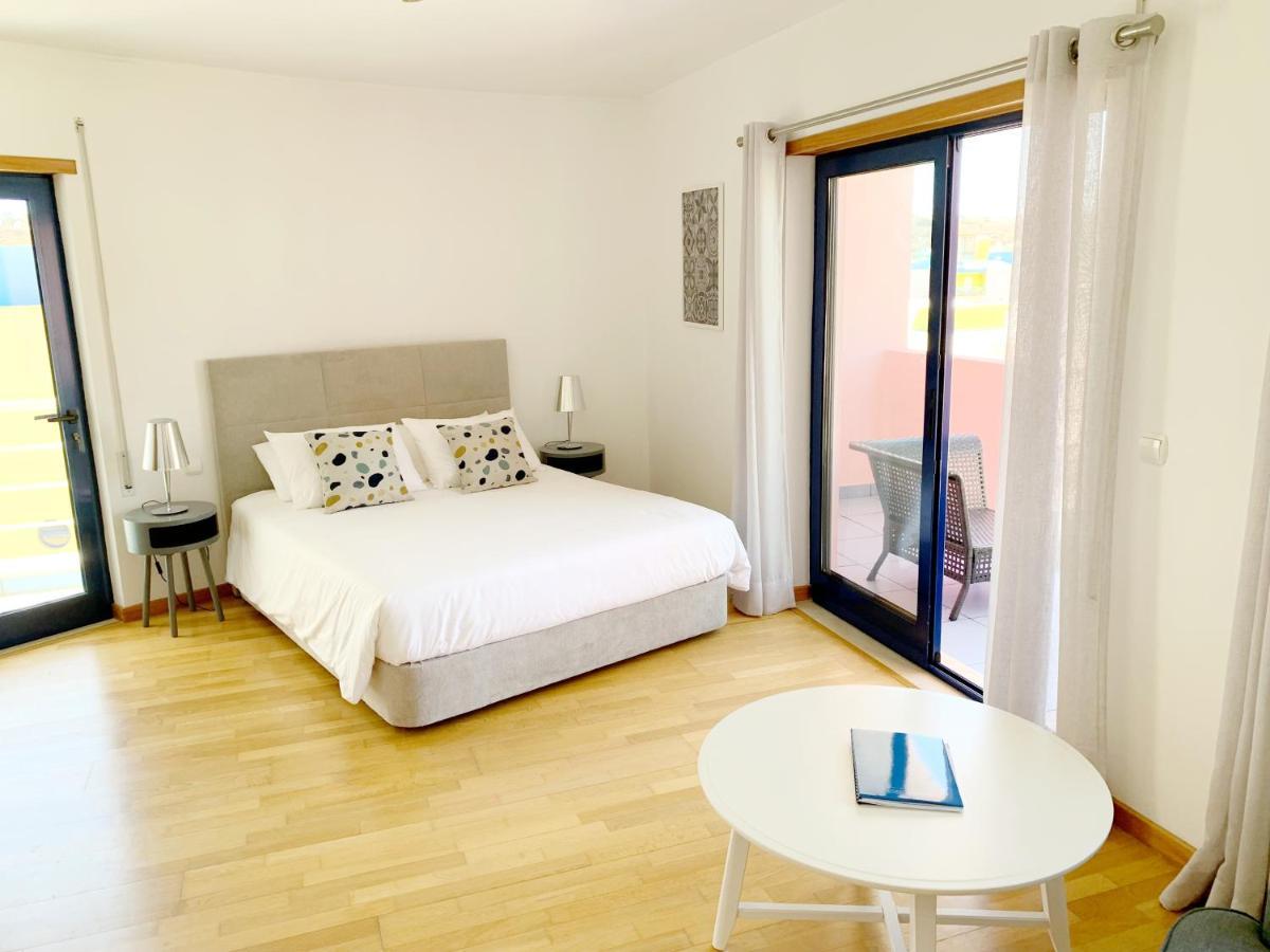 Penthouse 160sqm Wide Terraces Pool View & Private Hot Tub & Parking * Albufeira
