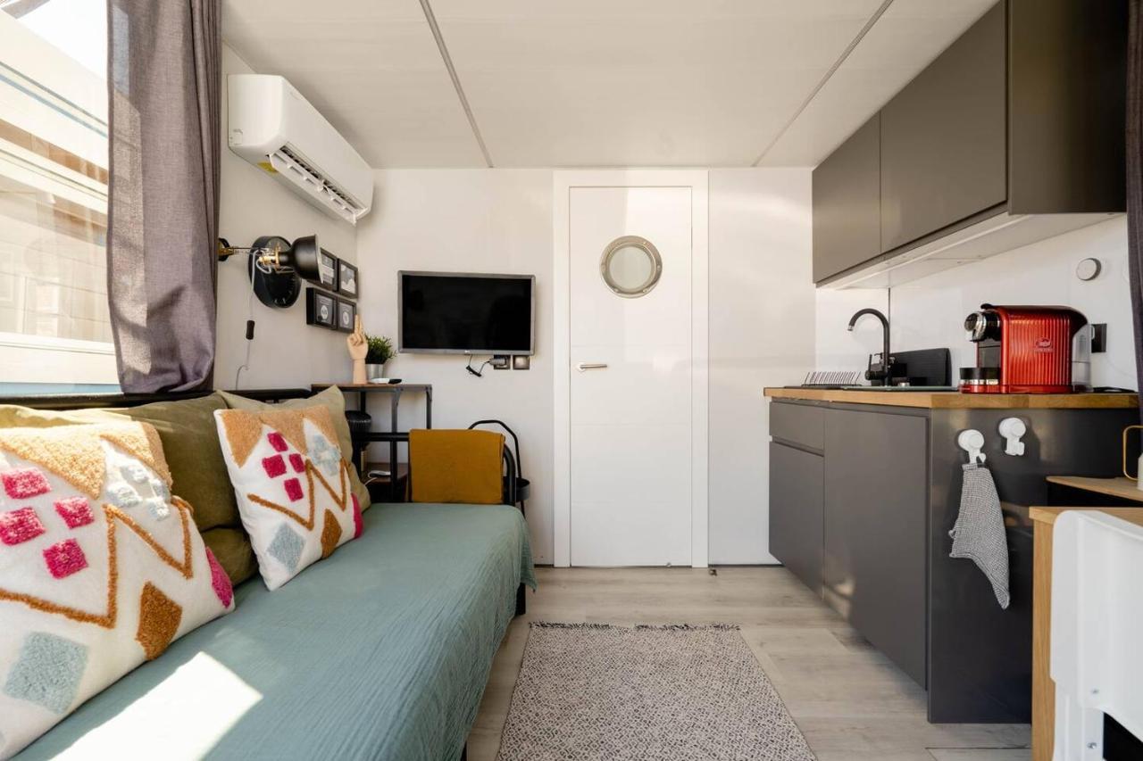 The Homeboat Company Botel 3*