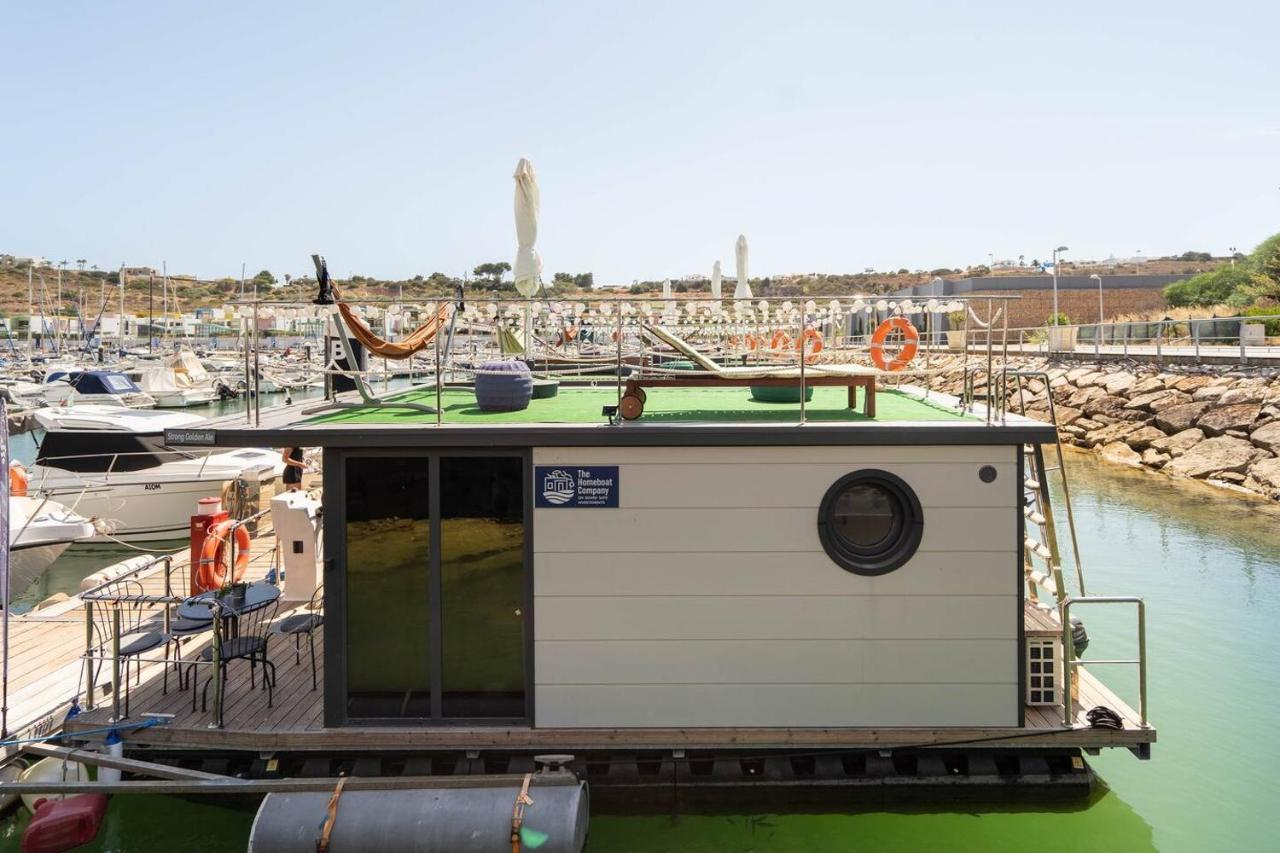 The Homeboat Company Botel 3*