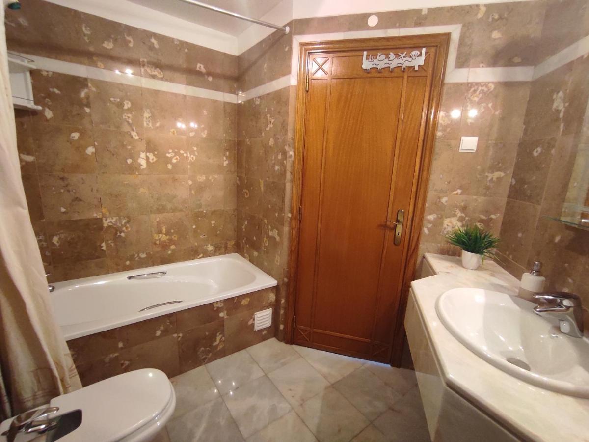 Villa Magna Near The Strip With Bbq, Ac, Balcony, Parking, 4 Tvs And Free Wifi *