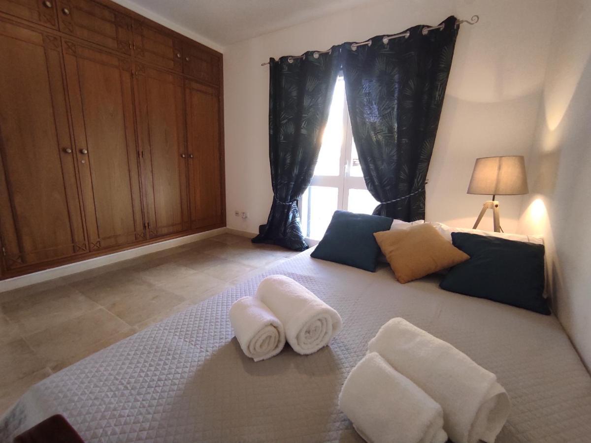 Villa Magna Near The Strip With Bbq, Ac, Balcony, Parking, 4 Tvs And Free Wifi *