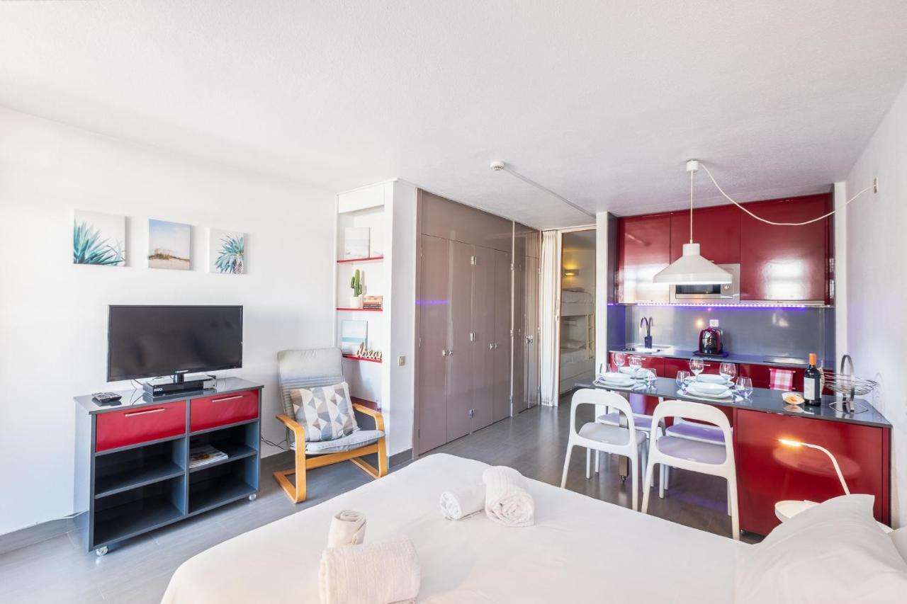 #070 T0 Edificio By Holidays Apartment *
