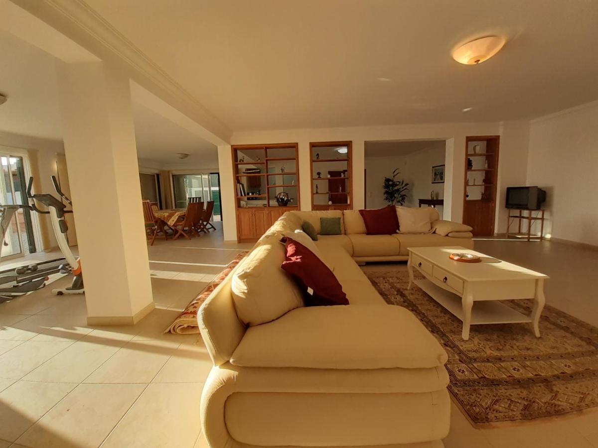 Gale 3 Storey Villa Really On The Beach *