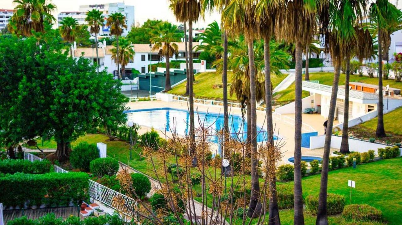 Pearl - Pool View & Location &
