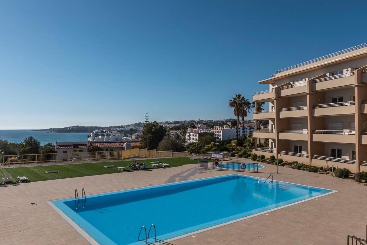 Apartment Beachfront Flat, Private Parking, Pools, Sea At Less Than 200 M (adults Only) Albufeira