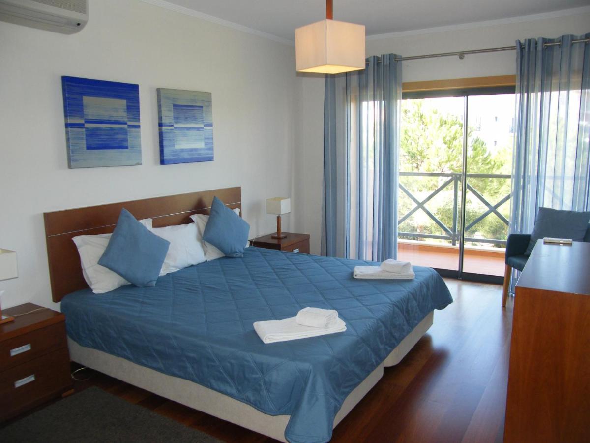 Luxurious First Floor With Balconies Overlooking Pool And Gardens. Appartement