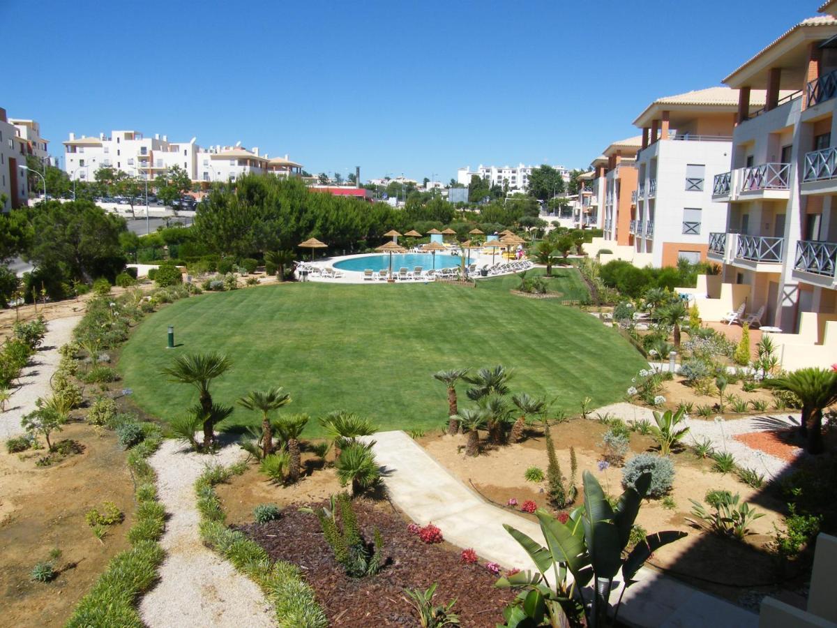 Appartement Luxurious First Floor With Balconies Overlooking Pool And Gardens.