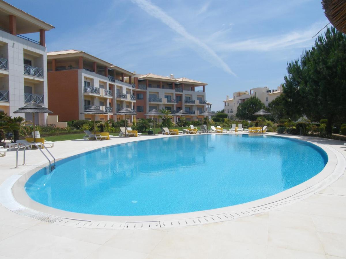 Luxurious First Floor With Balconies Overlooking Pool And Gardens. * Albufeira