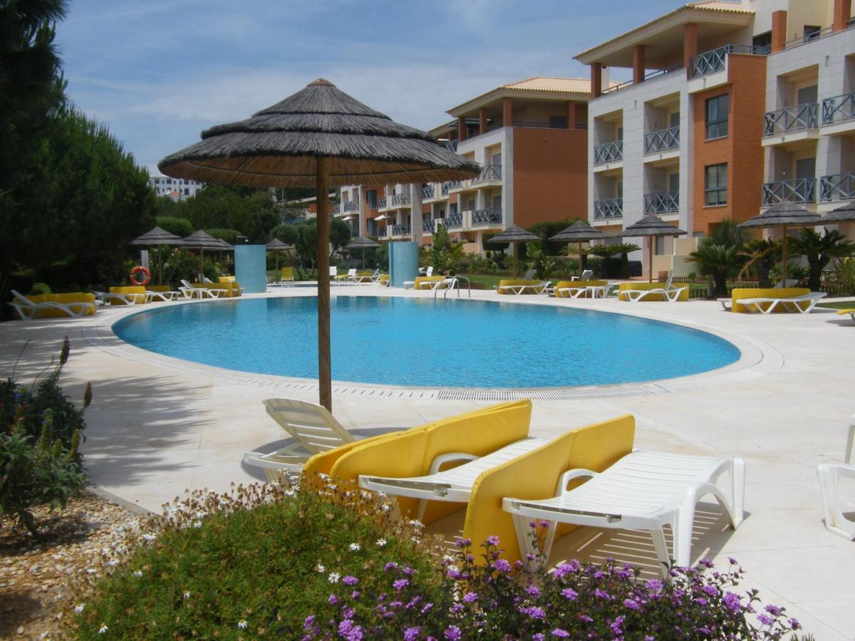 Appartement Luxurious First Floor With Balconies Overlooking Pool And Gardens.
