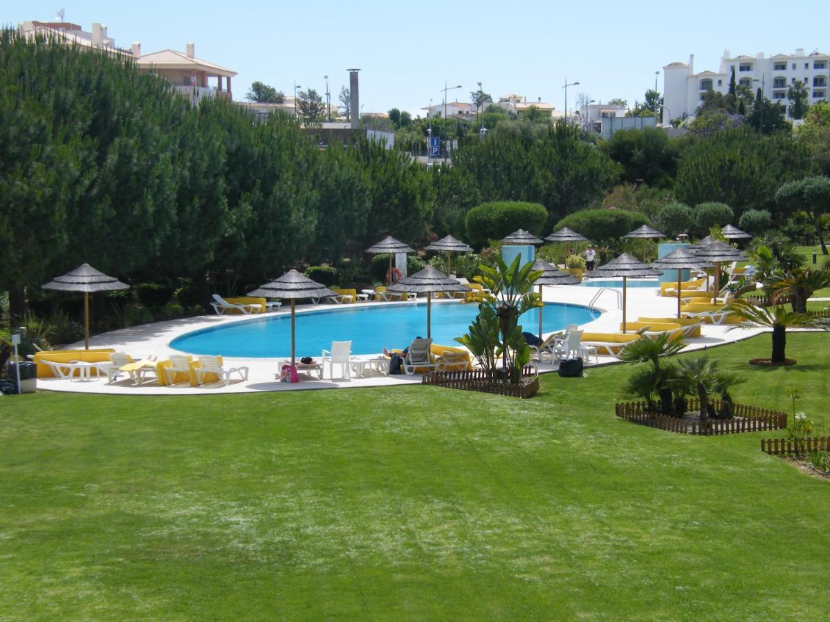 Appartement Luxurious First Floor With Balconies Overlooking Pool And Gardens.