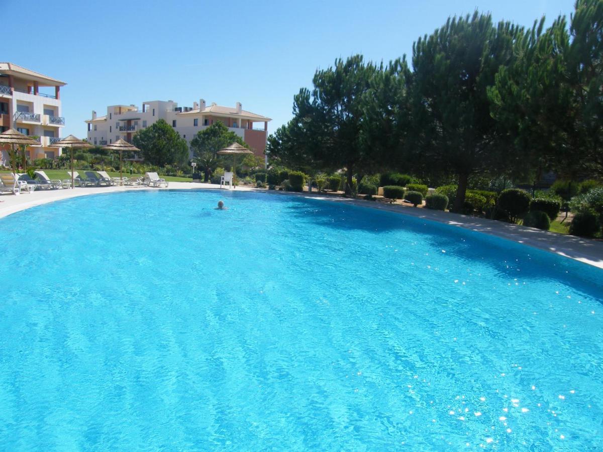Luxurious First Floor With Balconies Overlooking Pool And Gardens. Appartement *