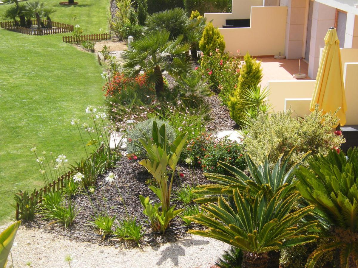 Luxurious First Floor With Balconies Overlooking Pool And Gardens. Appartement