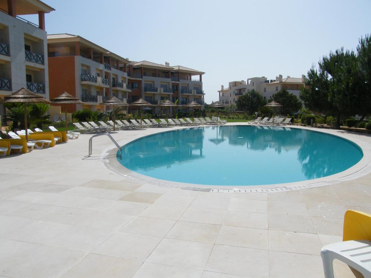 Appartement Luxurious First Floor With Balconies Overlooking Pool And Gardens. Albufeira