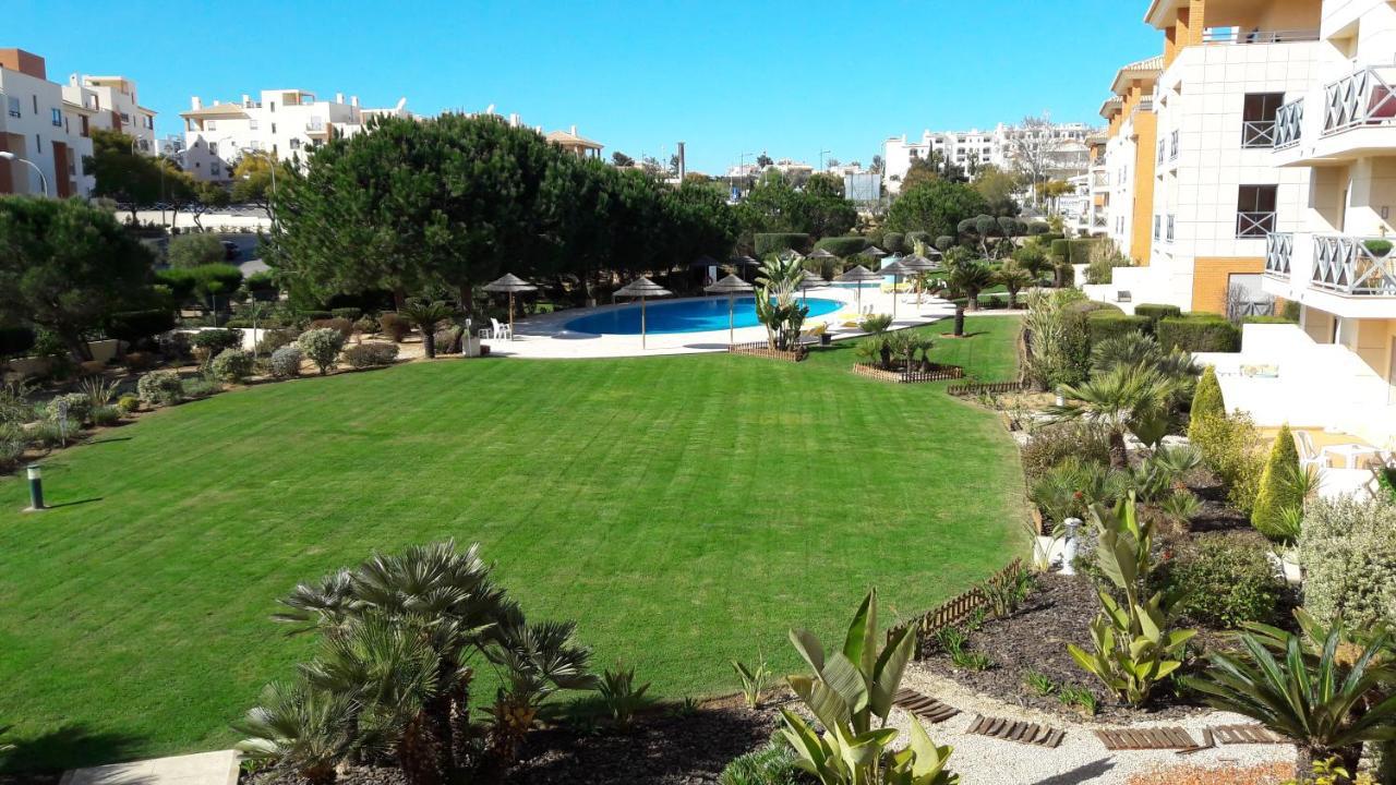 Luxurious First Floor With Balconies Overlooking Pool And Gardens. Appartement *