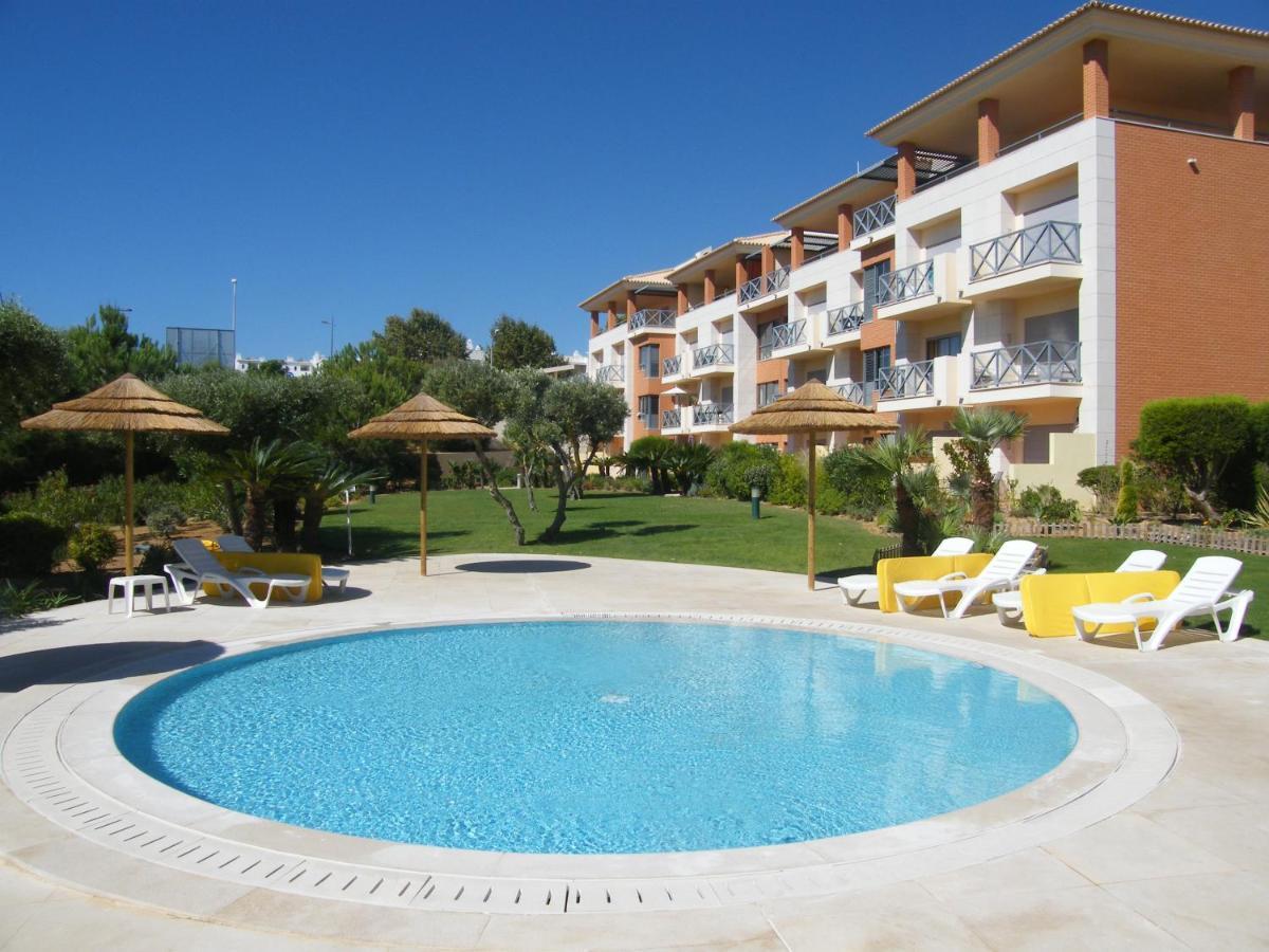 Appartement Luxurious First Floor With Balconies Overlooking Pool And Gardens.