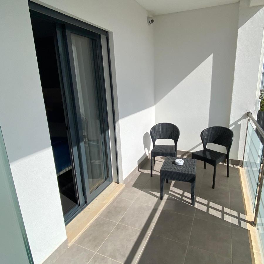 Sunfield - Only Adults 2*