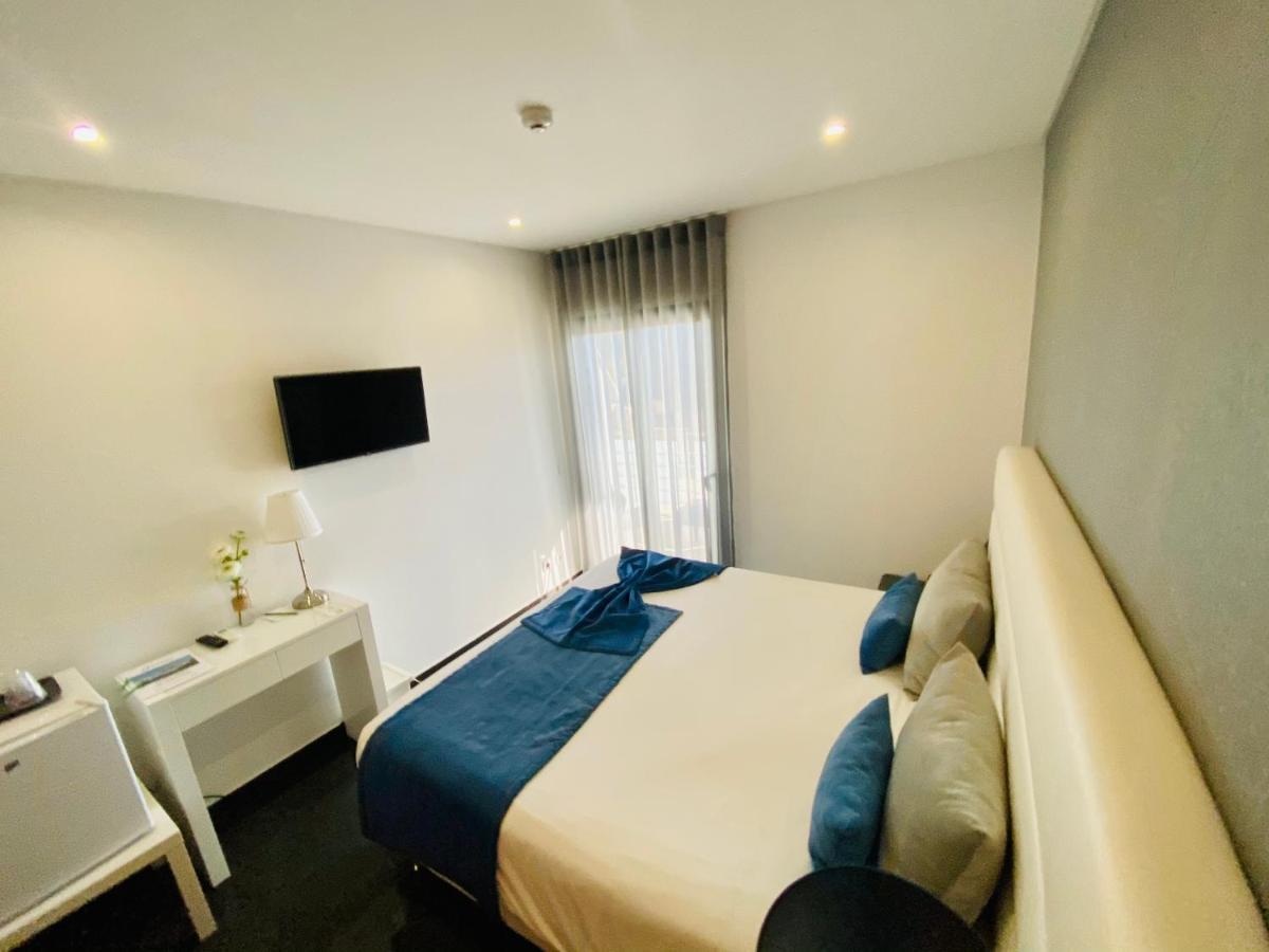 Sunfield - Only Adults 2*