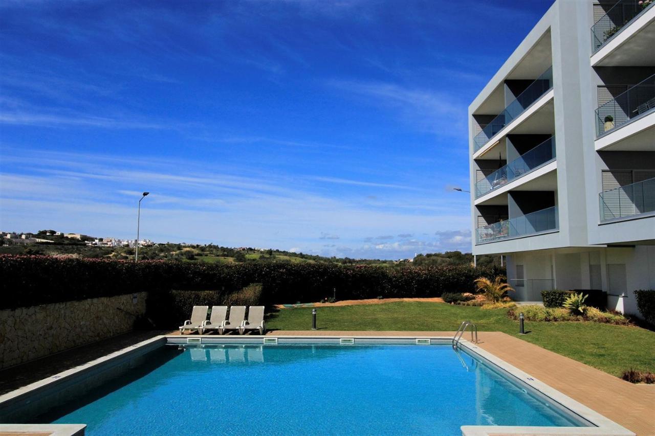 Prestige With Pool By Homing Apartment