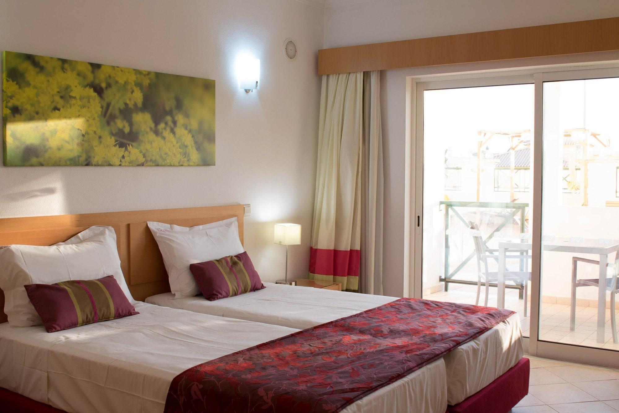 Grand Muthu Do Vale Aparthotel 5*