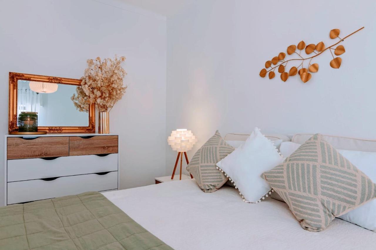 1 Bed With Pool In Apartment *
