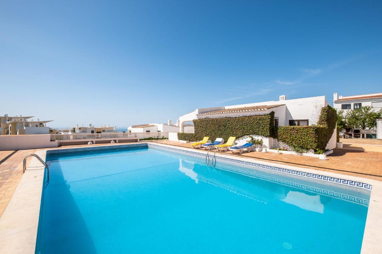 #084 Spacious Seaview With Ac, Pool And Garden Apartment