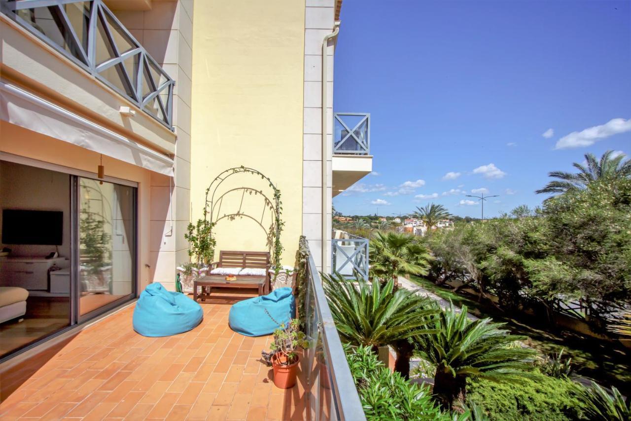 Luxury With Swimming Pool Apartment