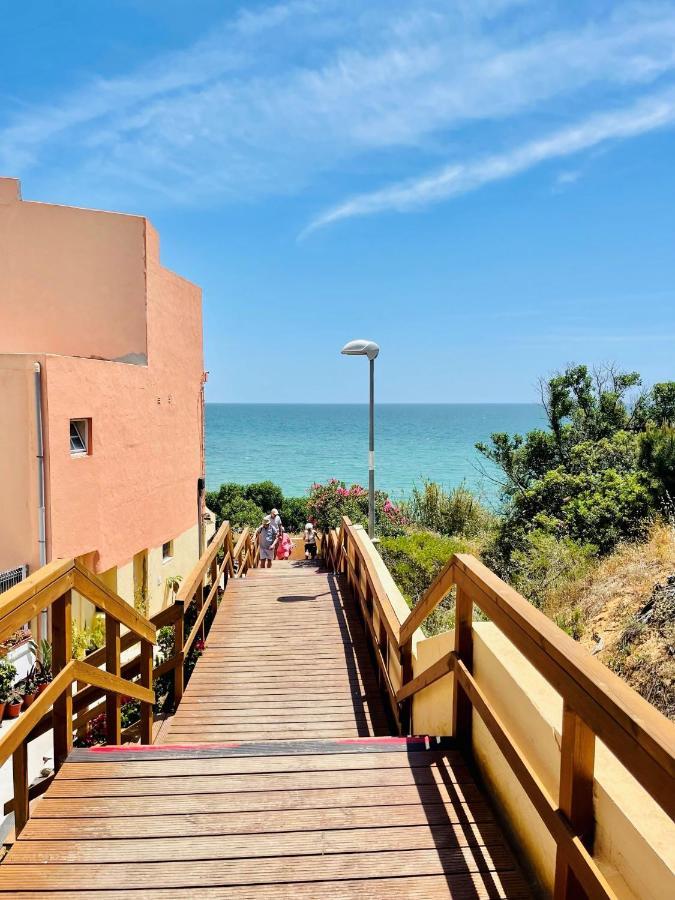 On The Stunning Olhos De Agua Apartamento