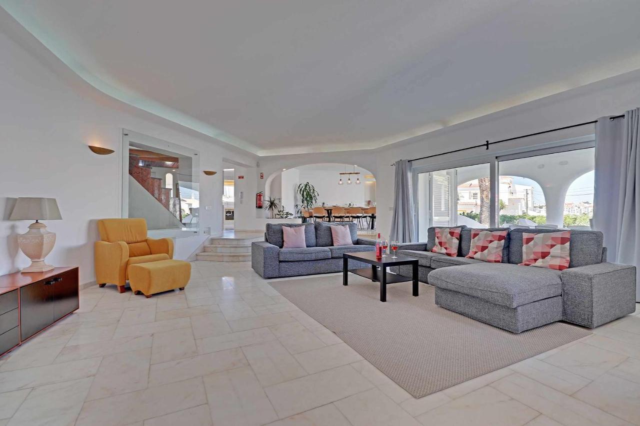 Villa Enar 6 Quartos Piscina Localização Ideal Familias Albufeira