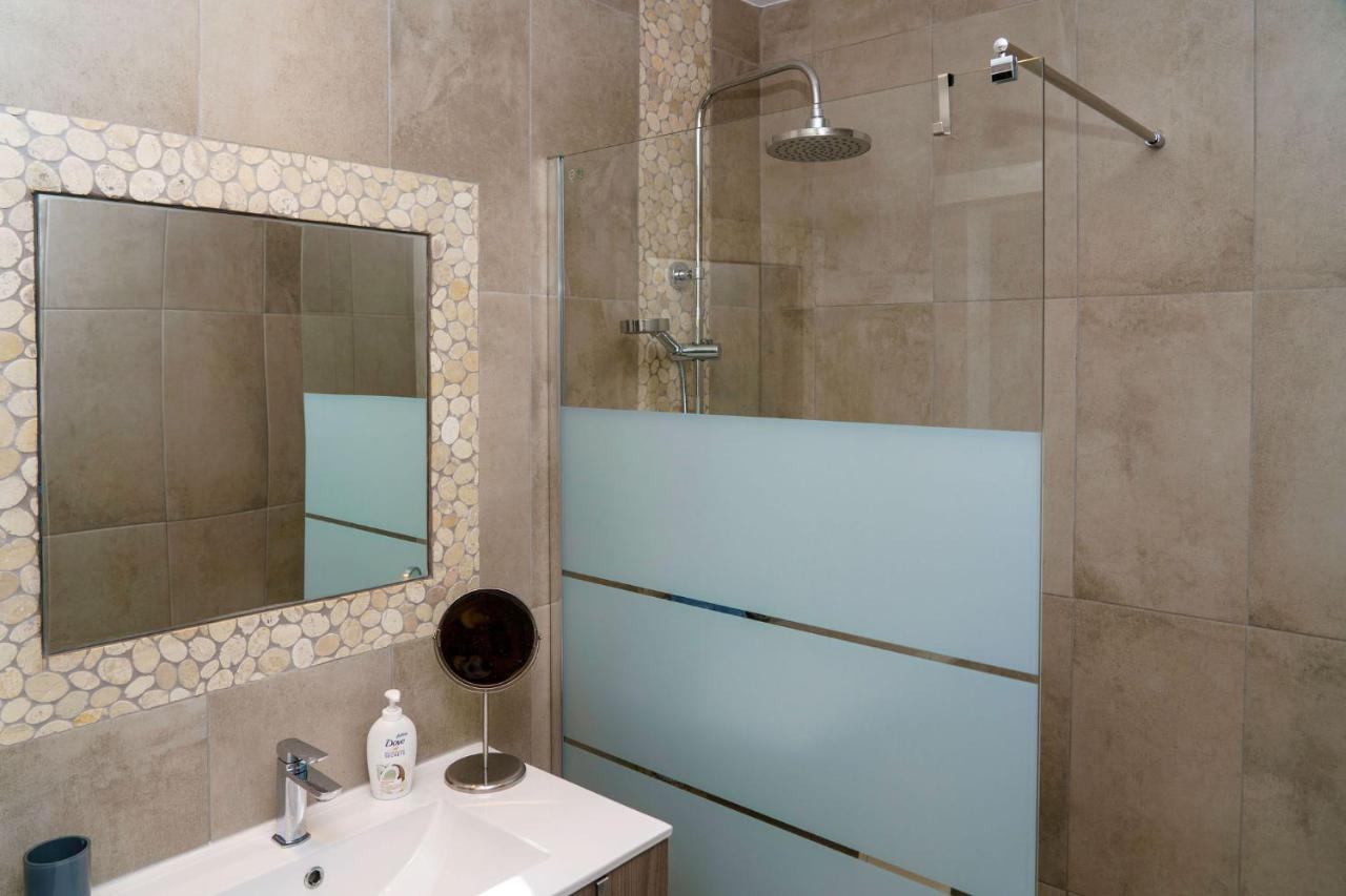 Maresia's - 200 Meters From Oura - By Bedzy Apartment *