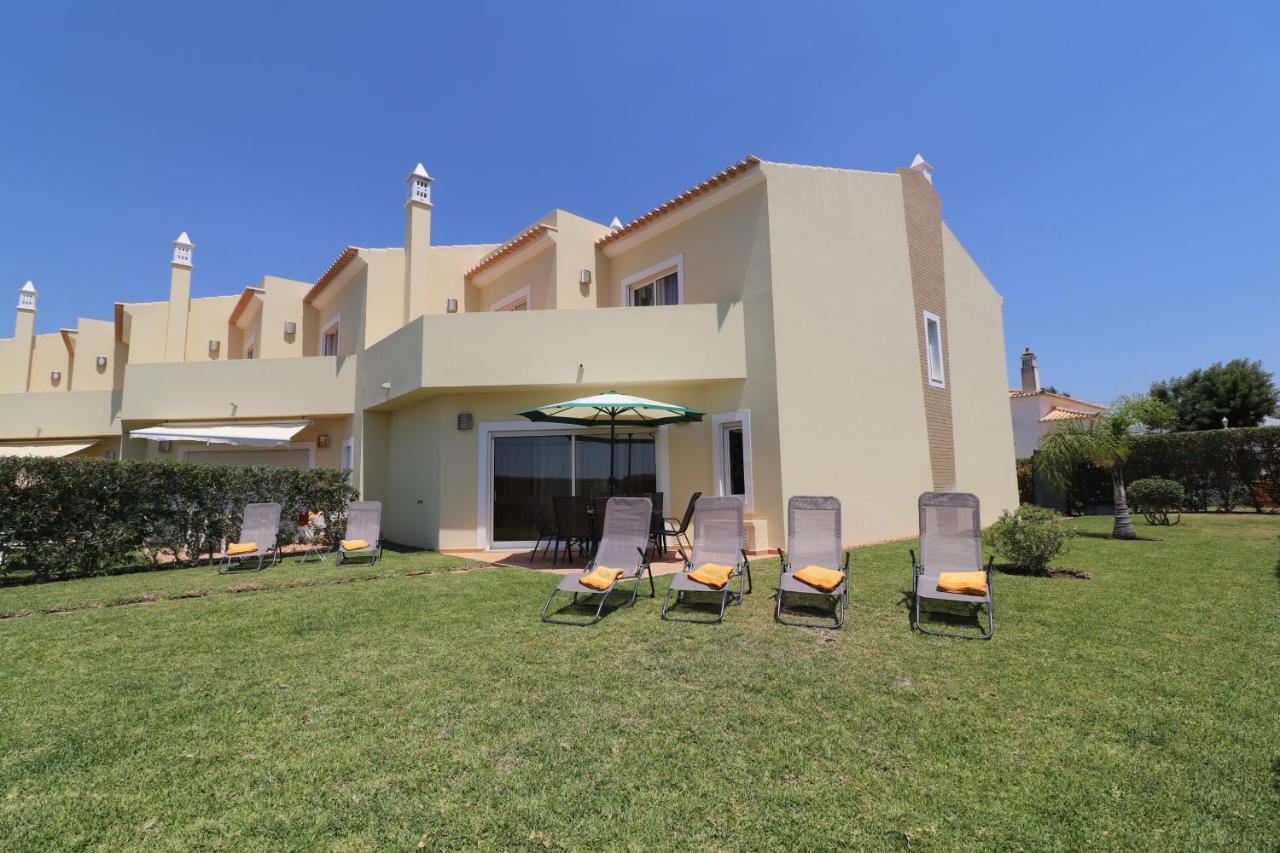 Casa de Férias 3-bed Townhouse With Pool In Balaia Albufeira