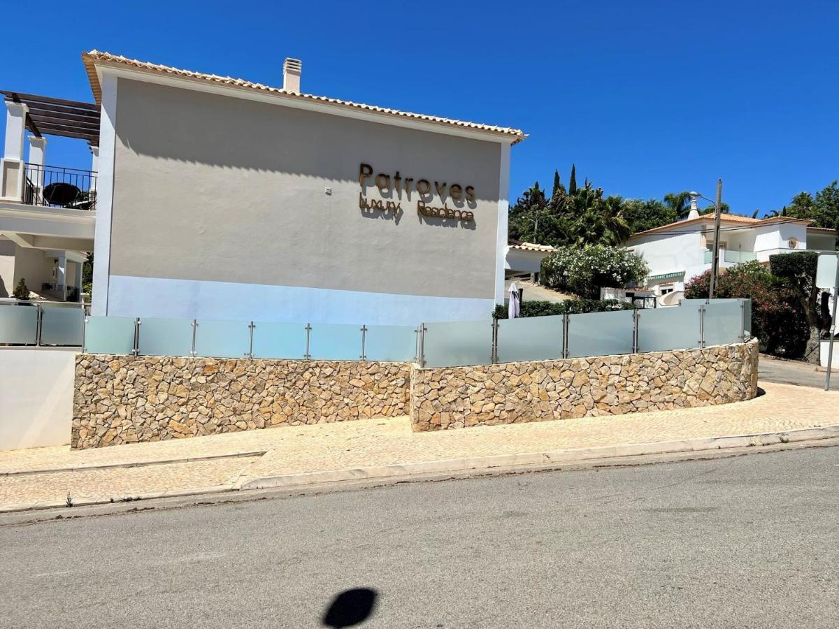 Deluxe With Pool By Homing Holiday home