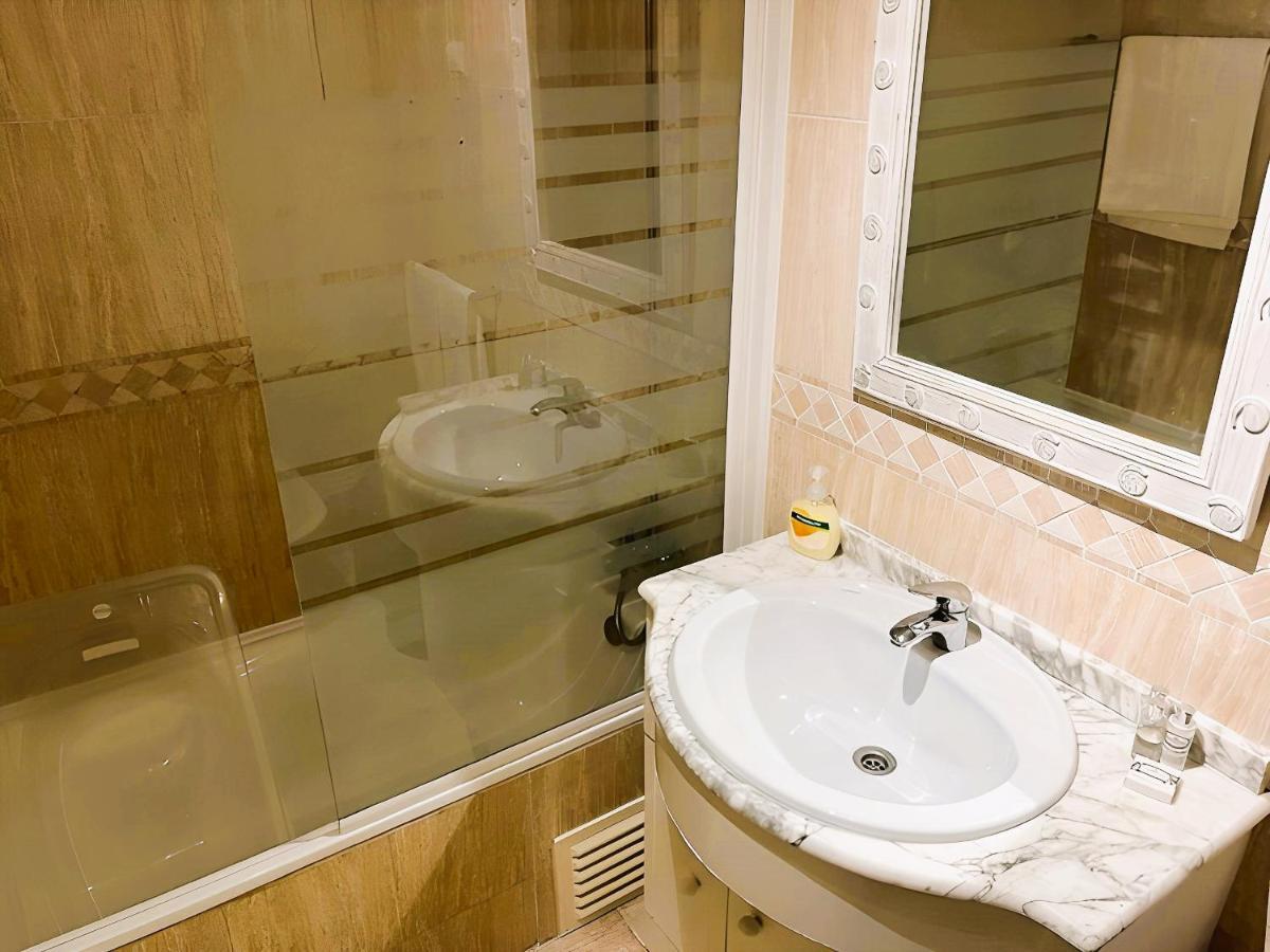 Flat 3 Bedrooms Apartment *