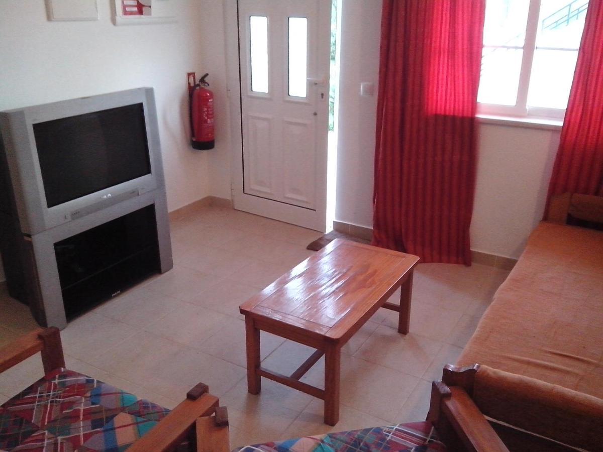Inviting 2-bed In Apartment