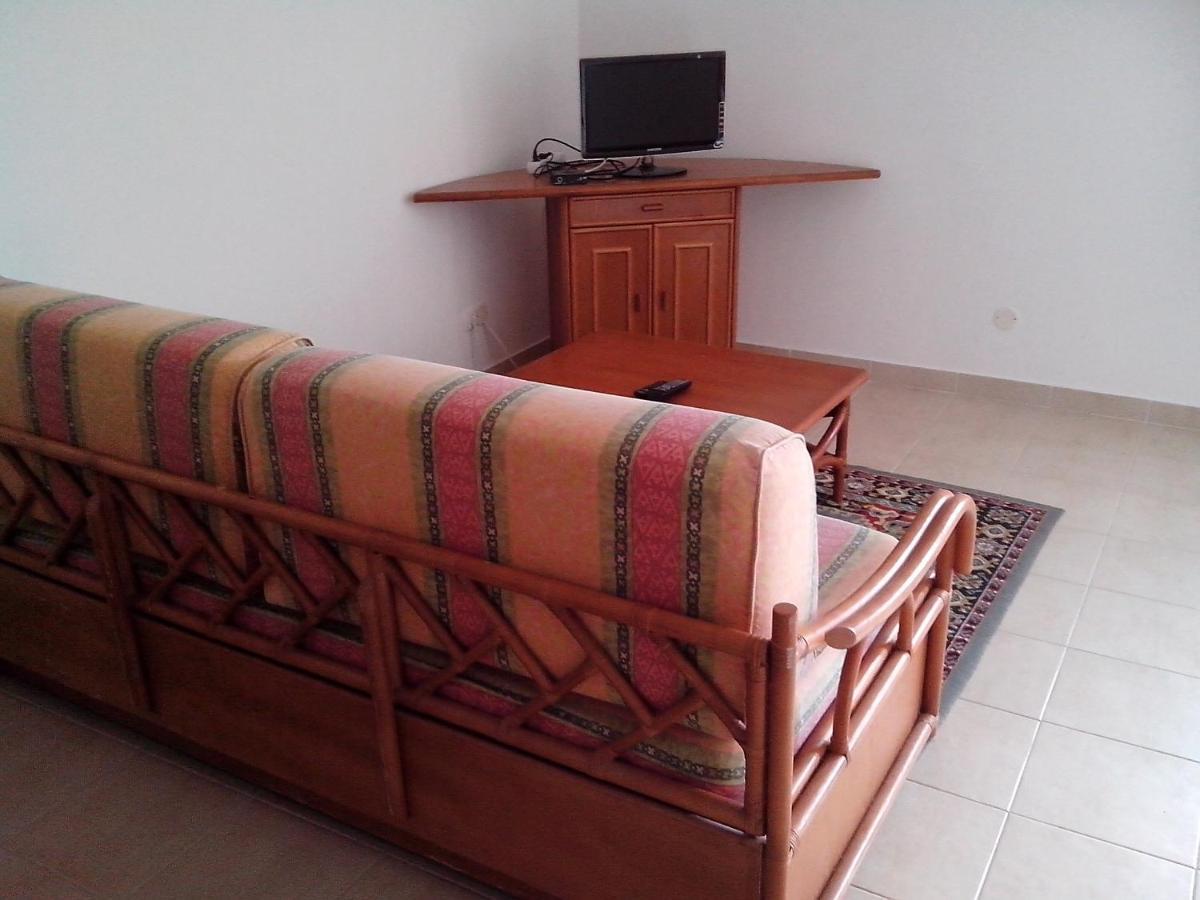 Apartment Captivating 1-bed In Olhos De Agua