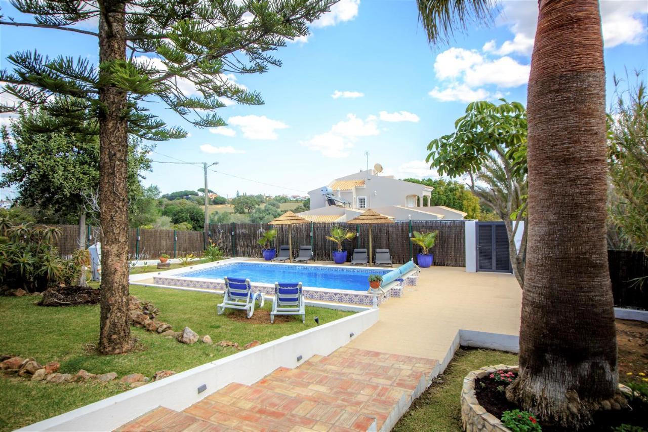 Villa Yvonne,private Pool,private Parking 1,7 Km From The Beatch Albufeira