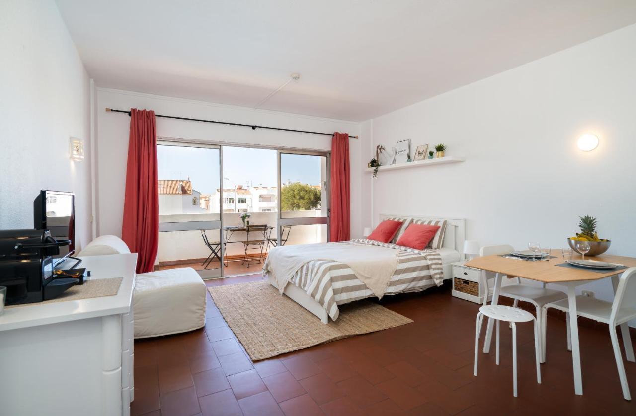 Silchoro - Estudio Remodelado Com Ac E Piscina Em *