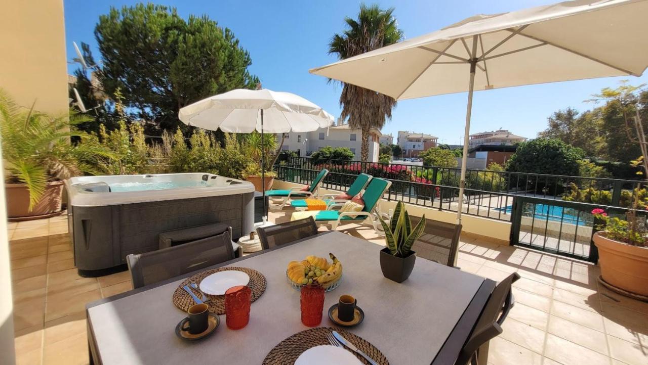 Place In The Sun - Free Out Door Jacuzzi - By Bedzy *