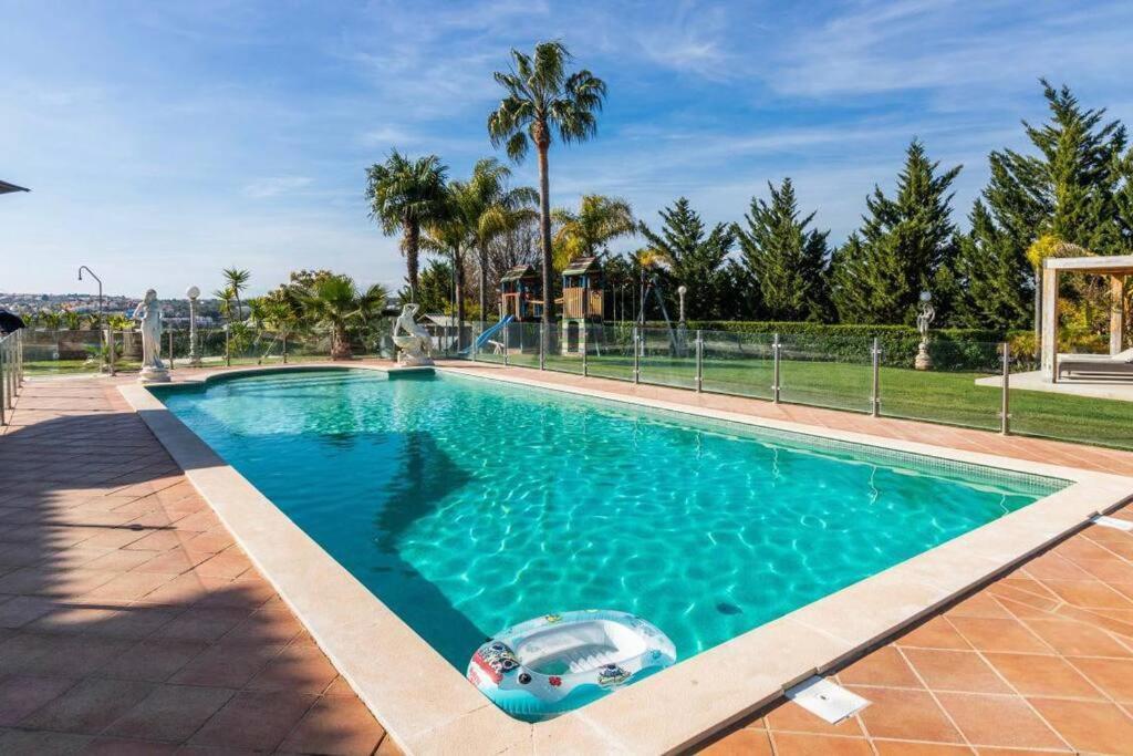 Luxury / Pool, Gym ,cinema Villa *